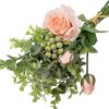 Művirág csokor rózsával, eukaliptusszal és bogyós ágakkal, 33 cm magas - Halvány rózsaszín rózsával