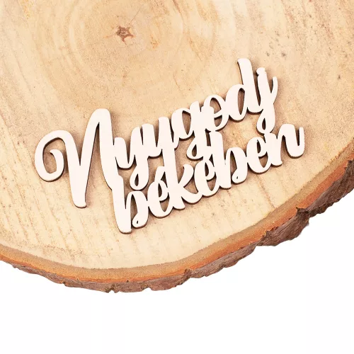 4db. "Nyugodj Békében" felirat fából 10 x 5cm - Fehér