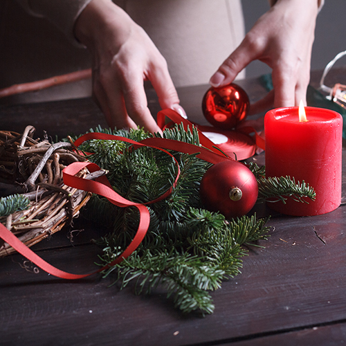 Így állítsd össze az adventi koszorúdat