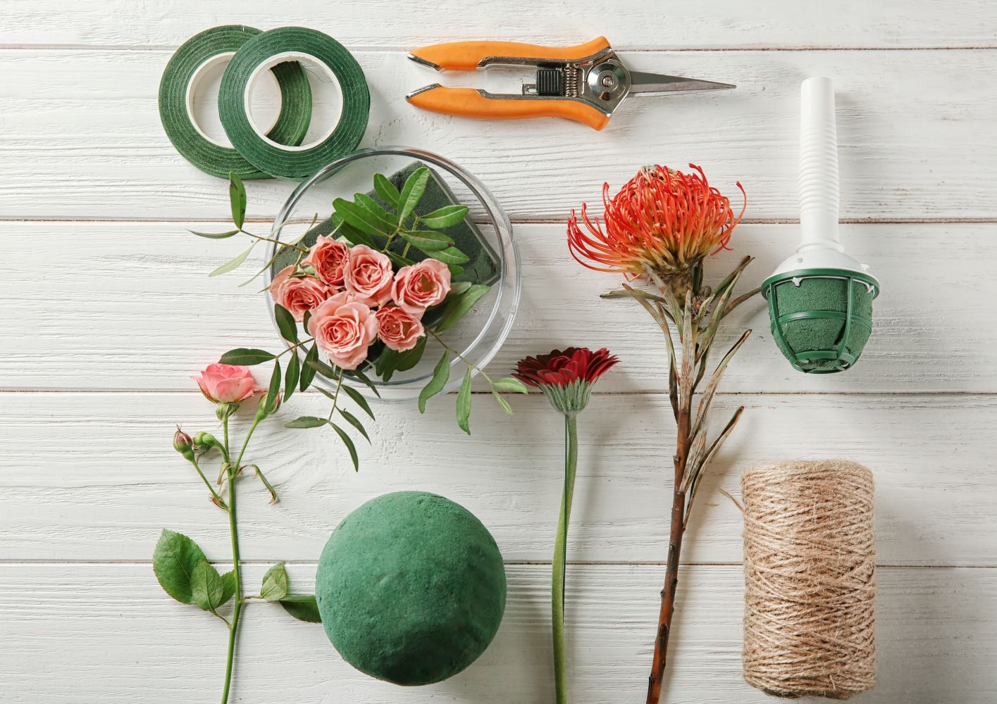 Virágkötészeti és kreatív kellékek szerepe az alkotásban